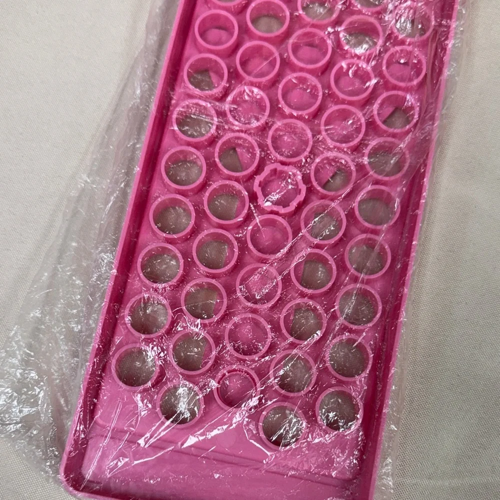 Lip Balm Making Kit Blank White Lip Balm Tubes for DIY Cosmetics and pink tray